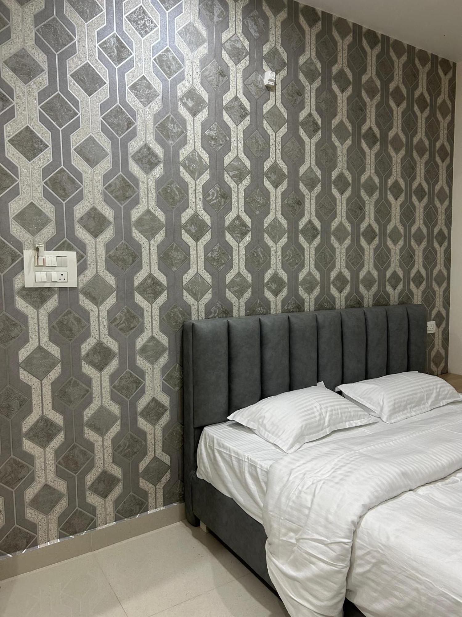 Sapphire Stayss Yelagiri Cameră foto